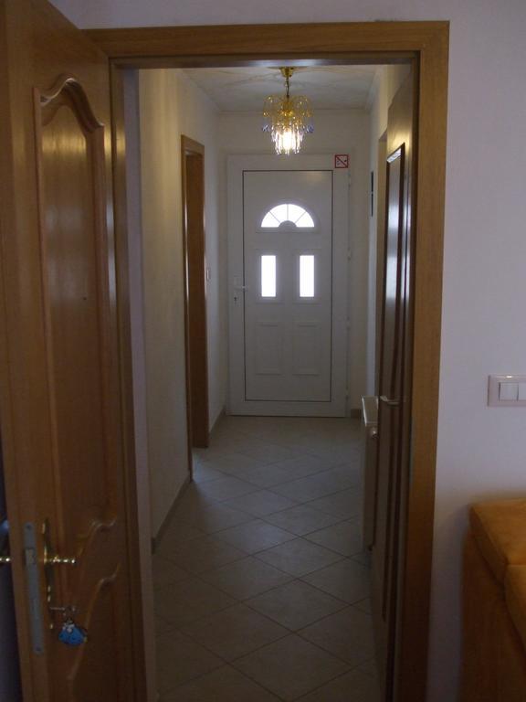 Apartment Mara Ankaran Pokoj fotografie