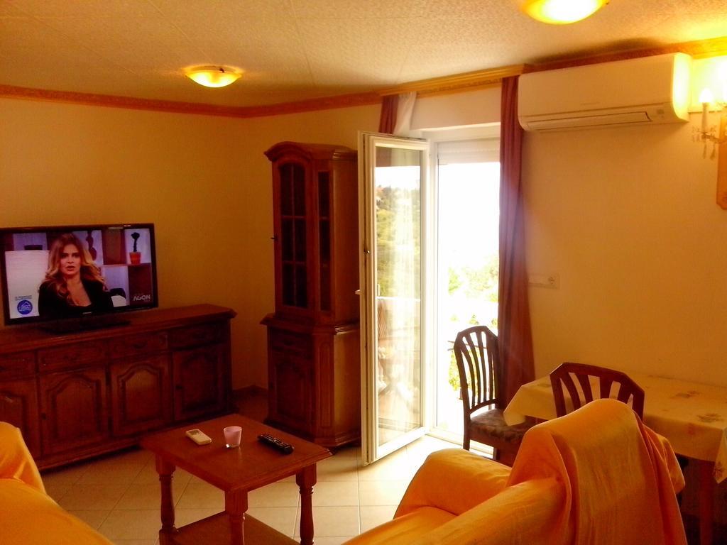 Apartment Mara Ankaran Pokoj fotografie