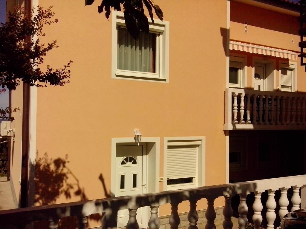 Apartment Mara Ankaran Pokoj fotografie